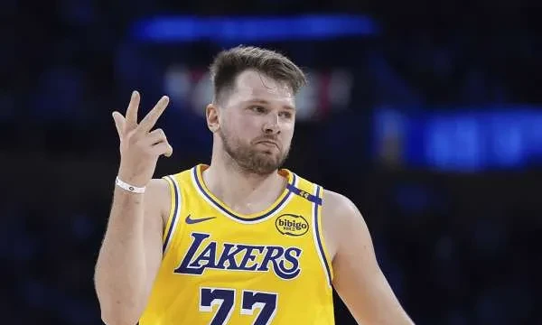 开云-出色发挥引爆全场！，东契奇意外战胜SKT再创辉煌时刻的简单介绍