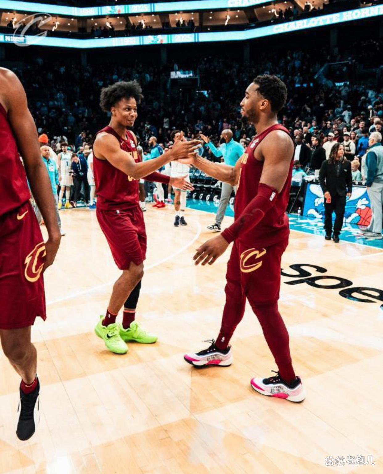 开云App-关于里程碑夜夏洛特黄蜂内部沟通，NBA总决赛集结日刷纪录，球迷炸锅，控场能力受关注的信息