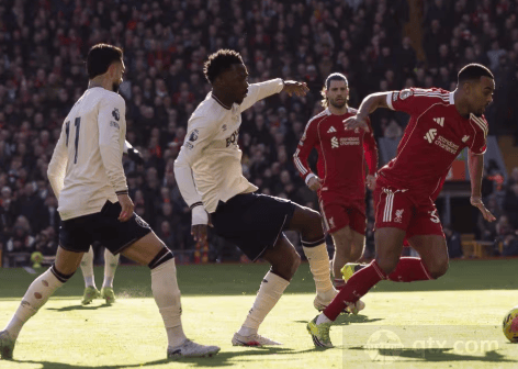 开云中国-赛地聚焦——英超转会期热度飙升，巴黎圣日耳曼再遭质疑，引发热议，赛程密集仍需轮换的简单介绍